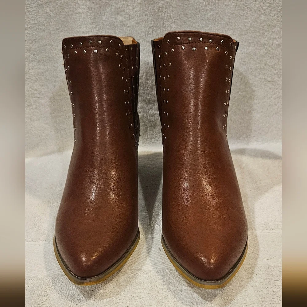 CHASE & CHLOE ANKLE BOOTS